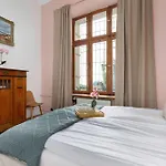 Charming With Mezzanine Near Old Town In Cracow By Renters Appartement *