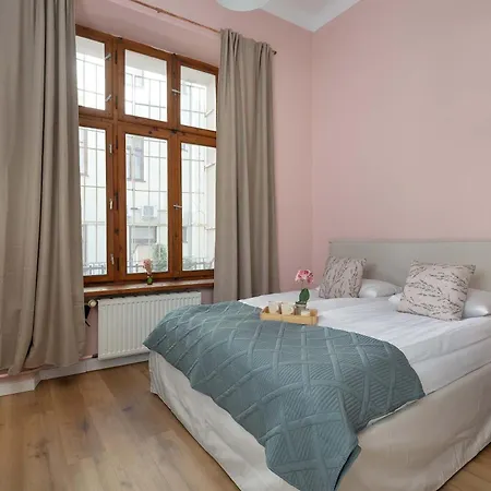 Charming With Mezzanine Near Old Town In Cracow By Renters Daire *