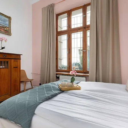 Charming With Mezzanine Near Old Town In Cracow By Renters Daire *